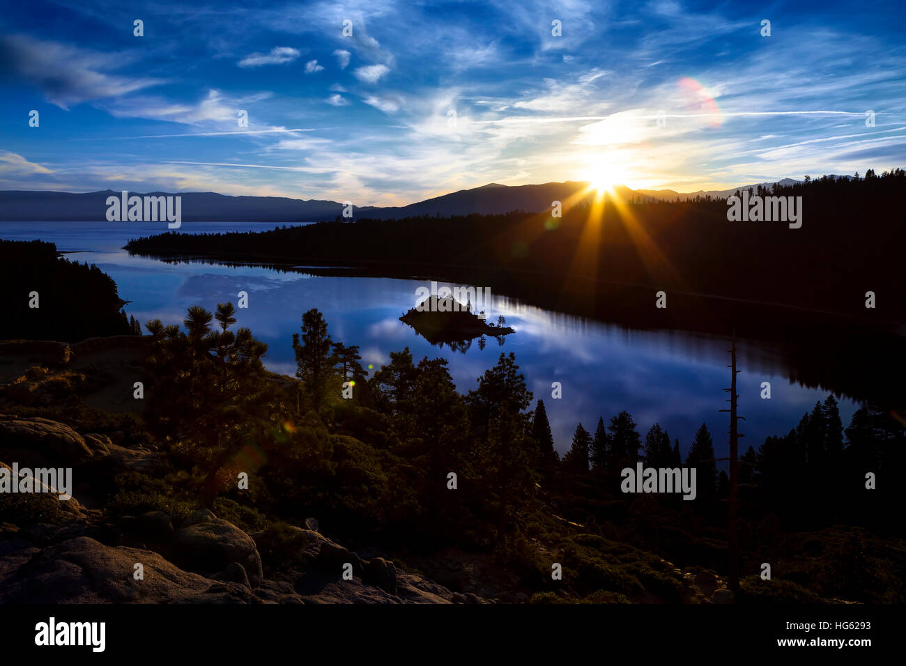 Emerald Bay, Lake Tahoe, California au lever du soleil. Banque D'Images