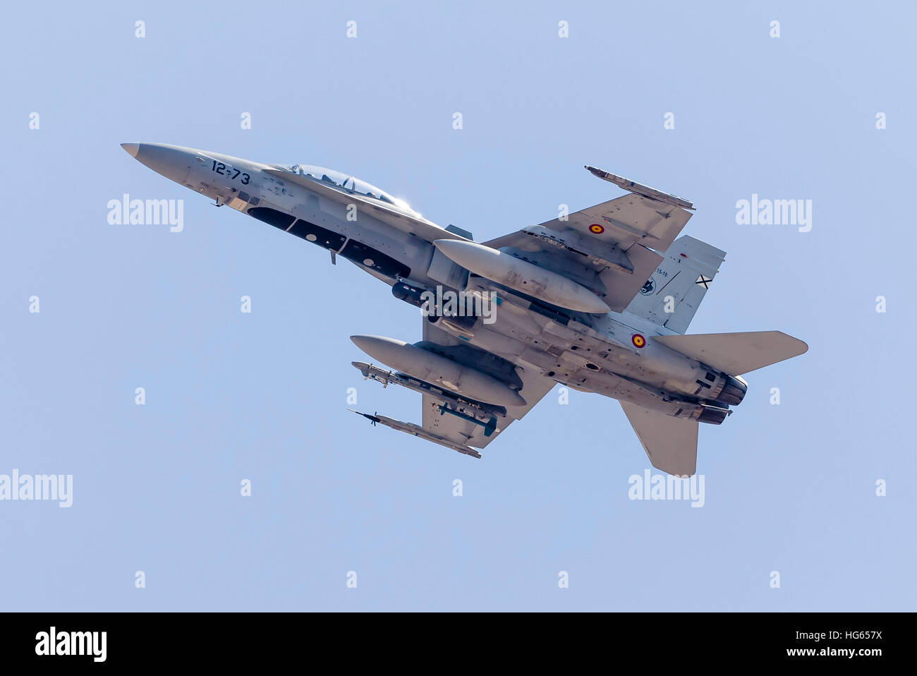 Un Spanish Air Force F/A-18B Hornet sur un drapeau rouge mission. Banque D'Images