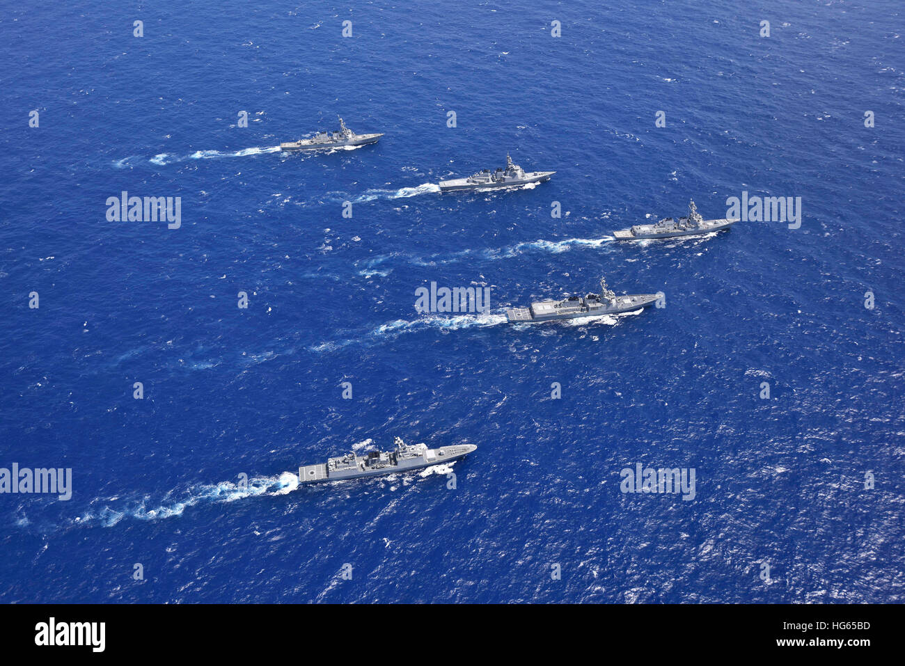 Formation de navires de guerre de la Marine américaine, de la Marine et de la République de Corée Japon d auto-défense maritime. Banque D'Images