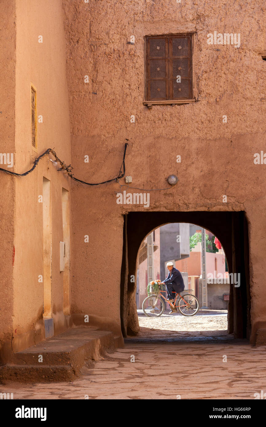 Ksar Elkhorbat, Maroc. À l'extérieur depuis l'intérieur de la Casbah. Banque D'Images