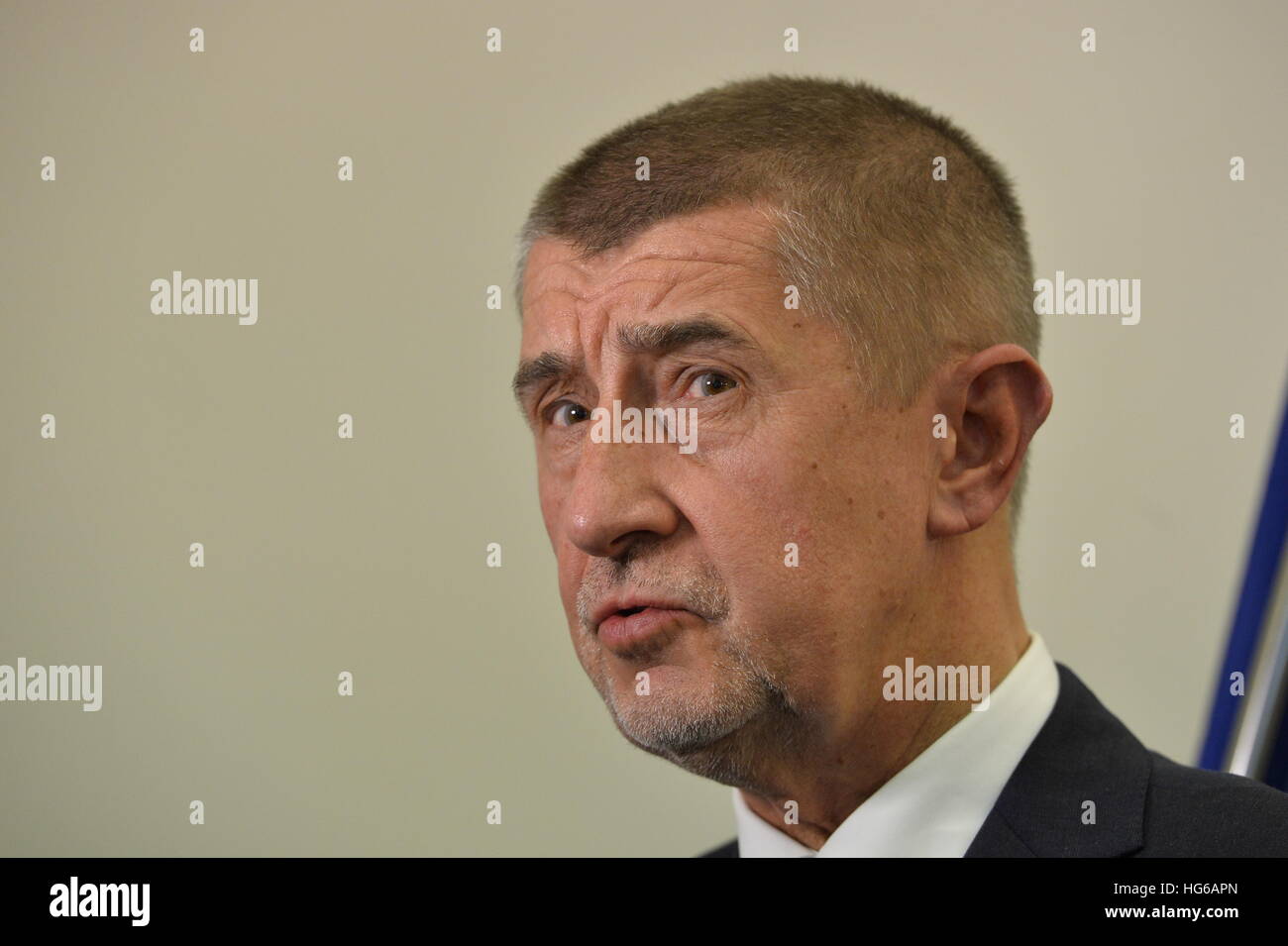 Prague, République tchèque. 06Th Jan, 2017. Le ministre des finances, Andrej Babis (ANO) ne sera plus propre son Agrofert holding le mois prochain si le Parlement adopte l'amendement à la loi sur les conflits d'intérêts, en vertu de laquelle les entreprises détenues par les ministres aurait très peu d'accès aux subventions, il a dit à la télévision tchèque (CT) ce soir.'I va supprimer l'Agrofert d'actions. Je ne vais pas être un actionnaire d'Agrofert,'' a dit à Prague, République tchèque, le 4 janvier 2017. © Katerina Sulova/CTK Photo/Alamy Live News Banque D'Images