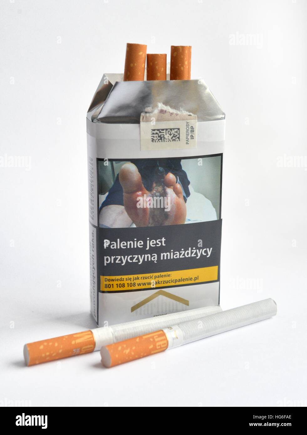Des Images Graphiques Apparaissent Sur Les Paquets De Cigarettes Pour Les Fumeurs De Choc Et Les Decourager De Fumer Du Tabac Photos Prises Le 5 Janvier 17 A Varsovie Pologne Le Slogan