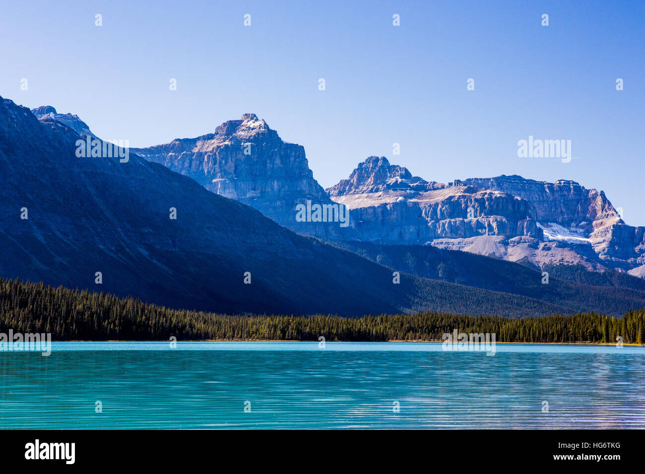 La rivière Sunwapta est un important affluent de la rivière Athabasca dans le parc national Jasper en Alberta, Canada. Banque D'Images