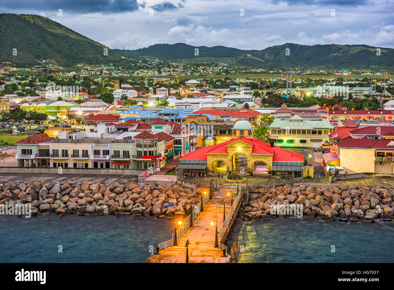 Basseterre, Saint Kitts et Nevis ville skyline au port. Banque D'Images