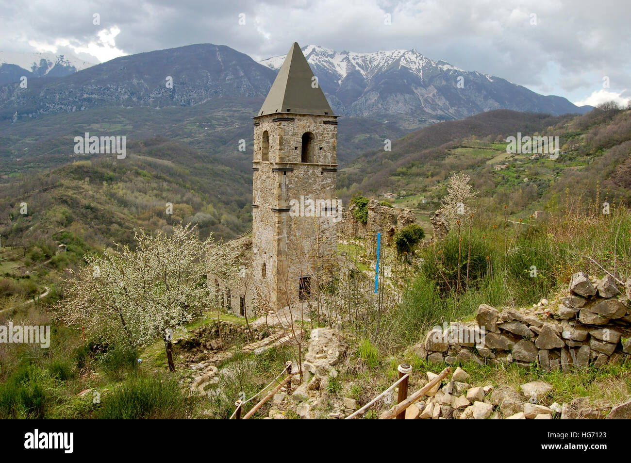 Village abandonné de Morino près d'Avezzano, dans le centre de l'Italie Banque D'Images