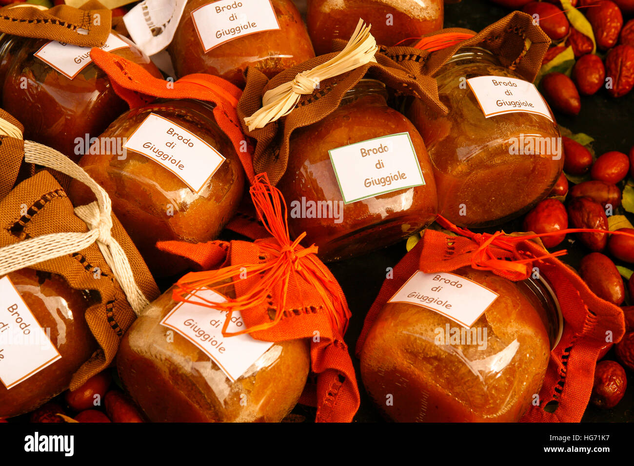 Italie Casola Valsenio"Festa dei frutti dimenticati" des fruits en conserve affichée sur un étal -jujube stock Banque D'Images