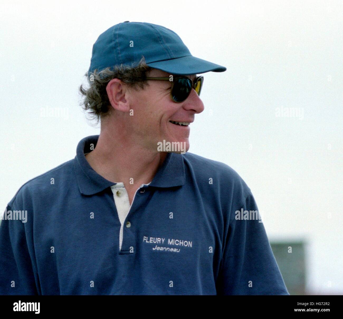 AJAXNETPHOTO. Juin 6th, 1992. PLYMOUTH, en Angleterre. - EUROPE 1 STAR - course transatlantique en solitaire - France - Français HAUT YACHTSMAN PHILIPPE POUPON SUR SON SON TRIMARAN FLEURY MICHON XI AVANT LE DÉBUT. PHOTO:JONATHAN EASTLAND/AJAX REF:920606 5 14A Banque D'Images