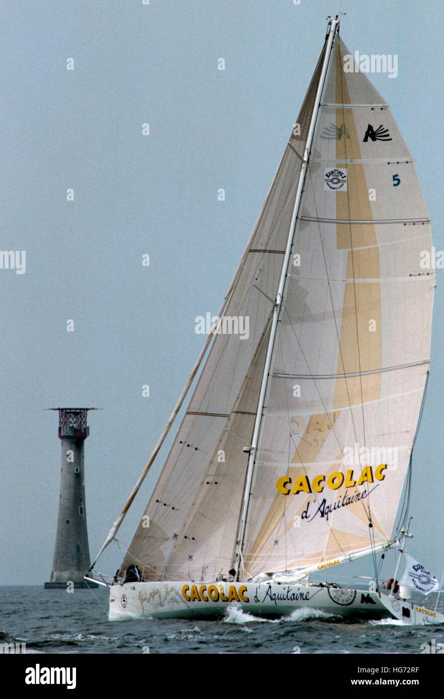 AJAXNETPHOTO. Juin 7th, 1992. PLYMOUTH, en Angleterre. - EUROPE 1 étoiles -une seule course transatlantique en français - 60FT MONOCOQUE CACOLAC ENTRÉE D'AQUITAINE skippé par Yves PARLIER PASSANT EDYSTONE LIGHT AU DÉBUT placé 6ème AU CLASSEMENT GÉNÉRAL DE LA FINALE. PHOTO:JONATHAN EASTLAND/AJAX REF:920706 2  16A Banque D'Images