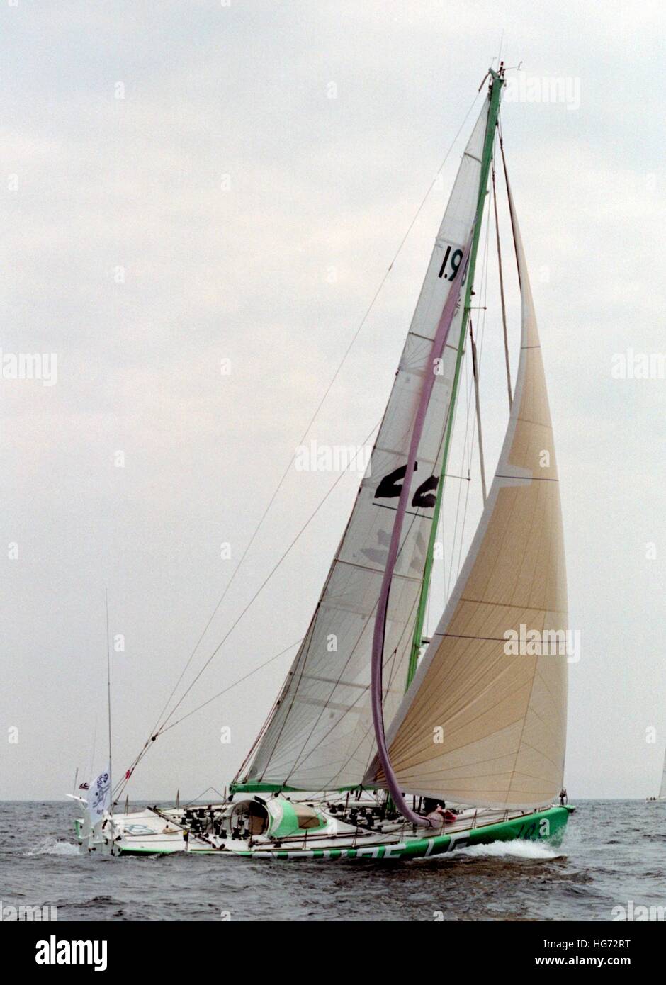 AJAXNETPHOTO. Juin 7th, 1992. PLYMOUTH, en Angleterre. - EUROPE 1 STAR - course transatlantique en solitaire - 60 FRANÇAIS ENTRÉE GROUPE LG MONOCOQUE SKIPPÉ PAR BERTRAND DE BROC. PHOTO:JONATHAN EASTLAND/AJAX REF:920706 2  20A Banque D'Images