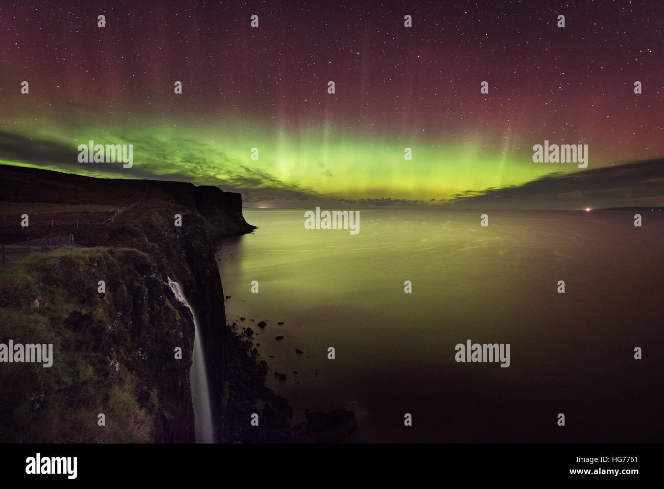 Plus de Aurora Mealt Falls, île de Skye, Écosse Banque D'Images