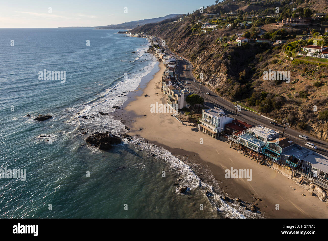 Maisons de l'antenne le long de la Pacific Coast Highway à Malibu en Californie. Banque D'Images