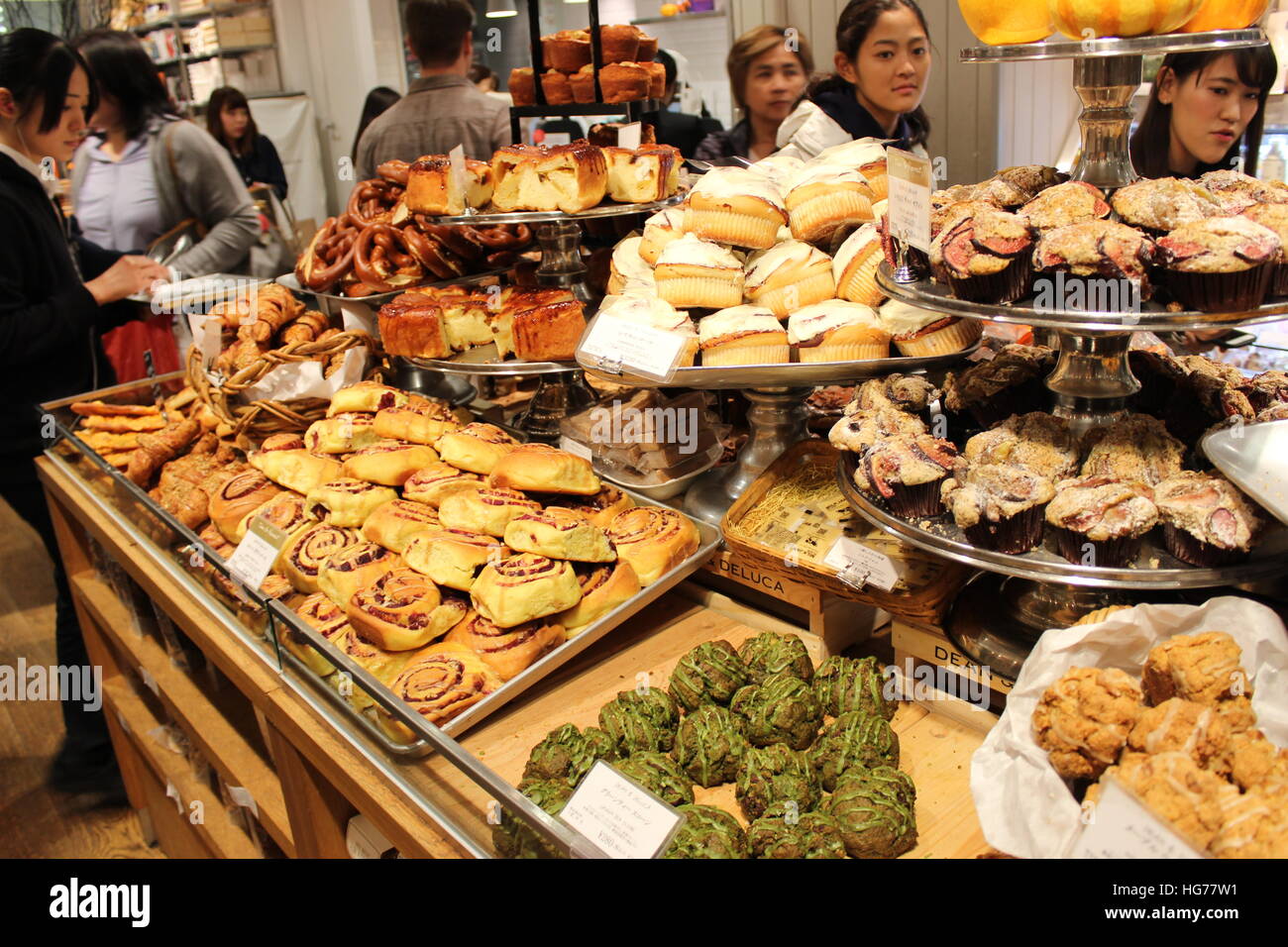 Une sélection de pâtisseries à Dean & Deluca à Tokyo, Japon Banque D'Images