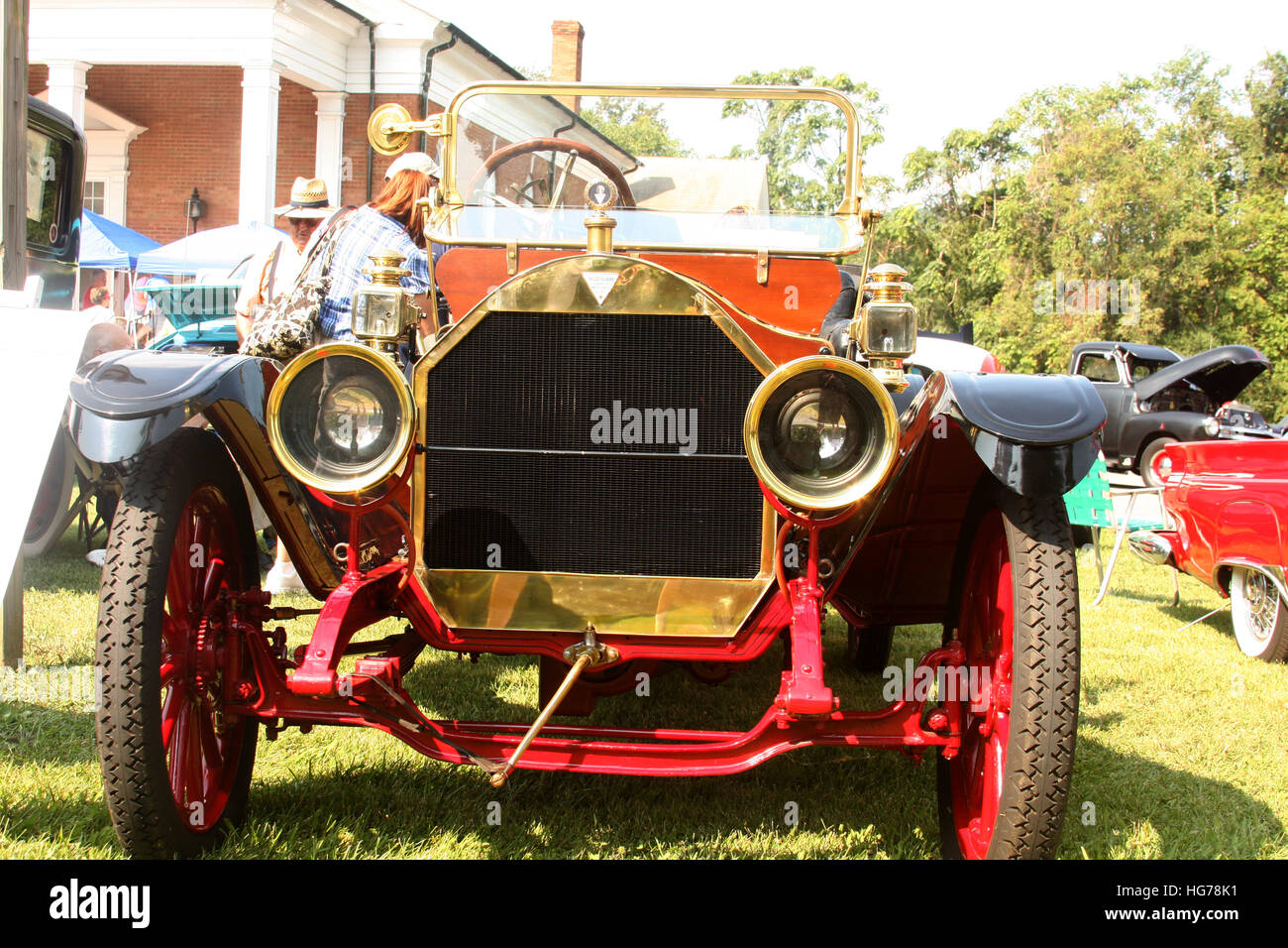 Retro Vintage/// vieille voiture antique. Vue sur l'avant du véhicule. Banque D'Images