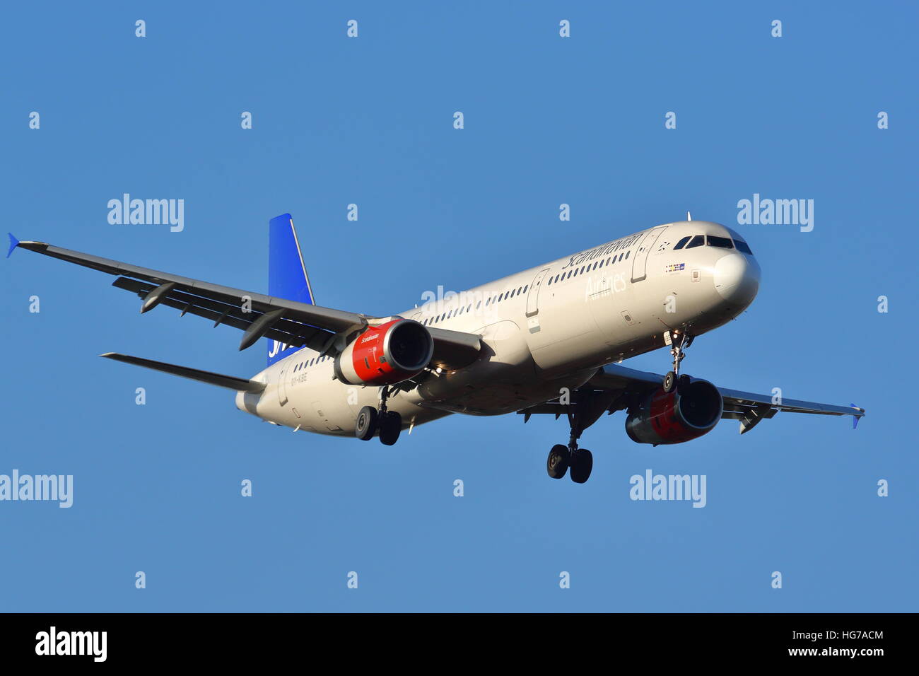 Scandinavian Airlines Airbus A321-232 OY-KBE, à l'atterrissage à l'aéroport Heathrow de Londres, UK Banque D'Images