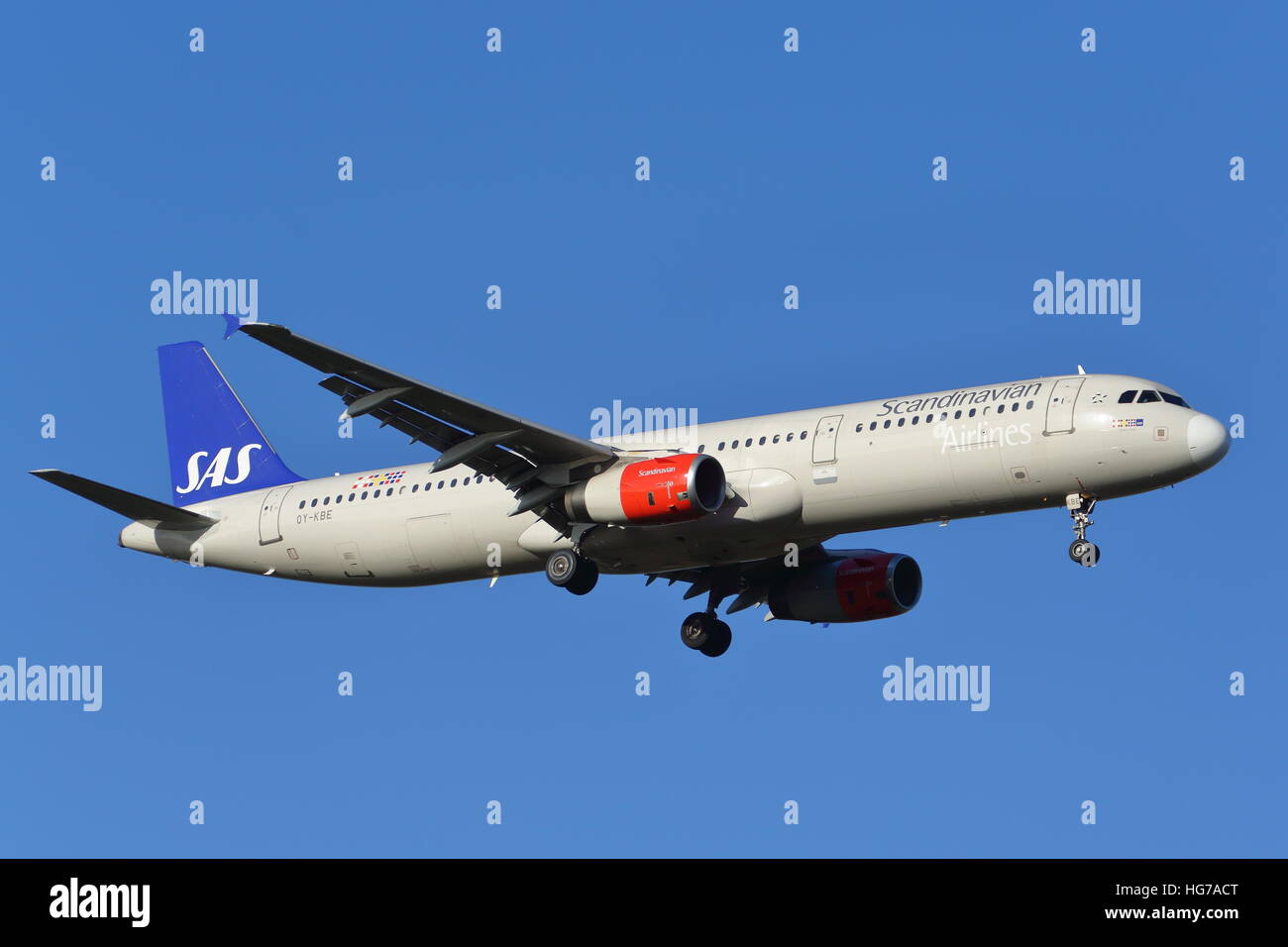 Scandinavian Airlines Airbus A321-232 OY-KBE, à l'atterrissage à l'aéroport Heathrow de Londres, UK Banque D'Images