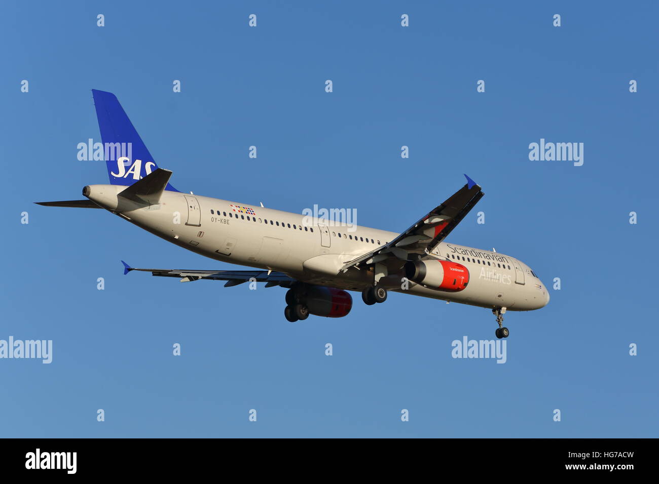 Scandinavian Airlines Airbus A321-232 OY-KBE, à l'atterrissage à l'aéroport Heathrow de Londres, UK Banque D'Images
