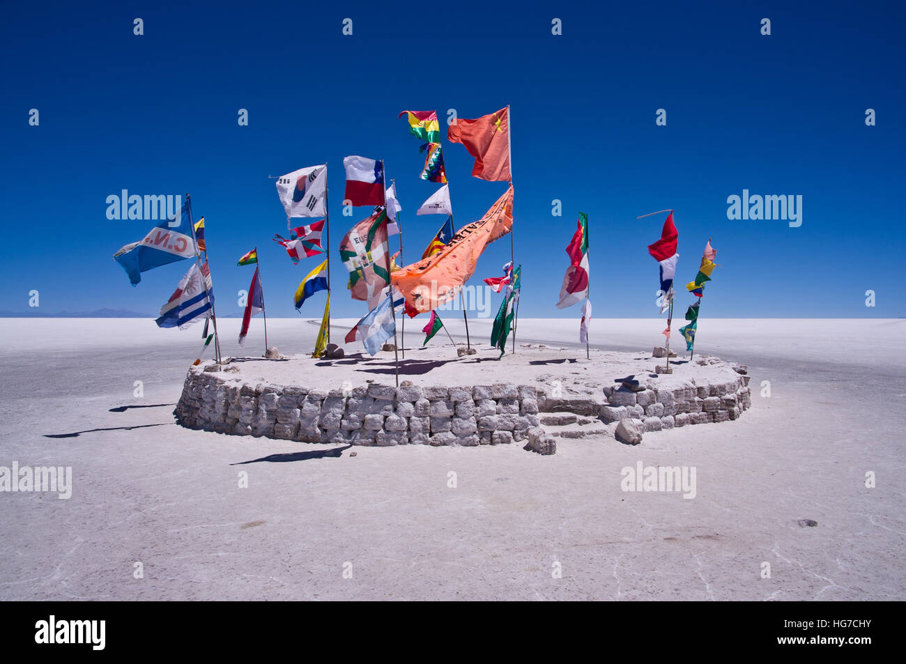 Les drapeaux des pays dans le vent Banque D'Images