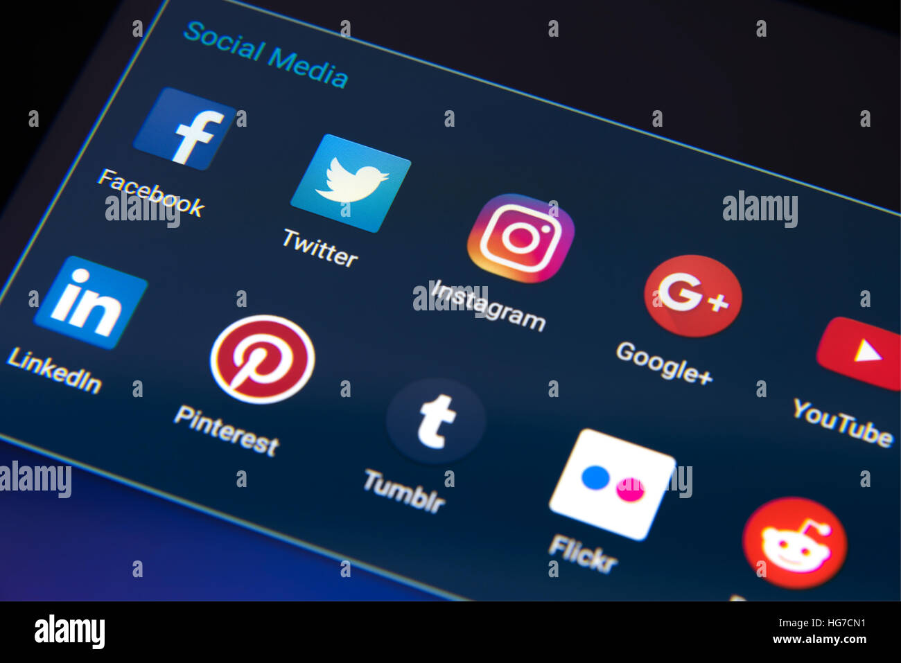 Krynica Pologne - janvier 04, 2017 . Les médias sociaux populaires app isons sur Android : Twitter, LinkedIn, Facebook et d'autres sur l'écran du téléphone intelligent de près. Banque D'Images