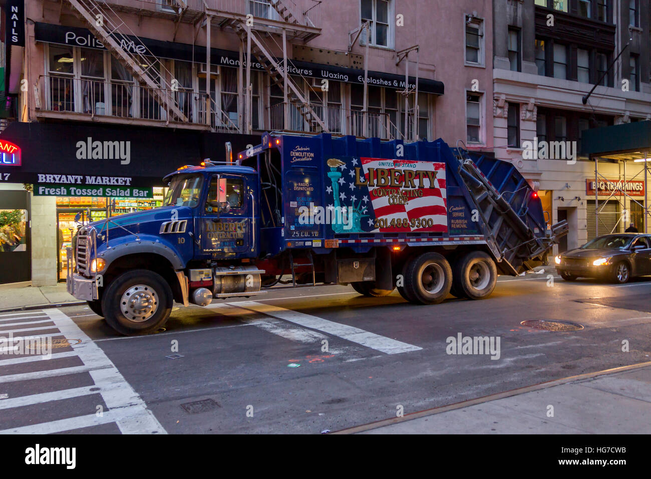 Dans l'arrêt Mack Truck W 38th St New York. Banque D'Images