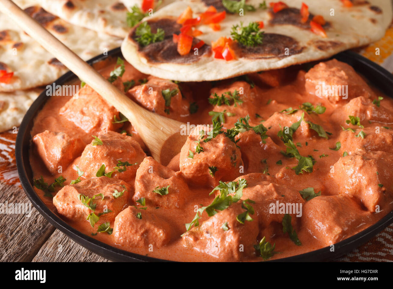 La nourriture indienne poulet tikka masala naan et gros plan sur la table horizontale. Banque D'Images