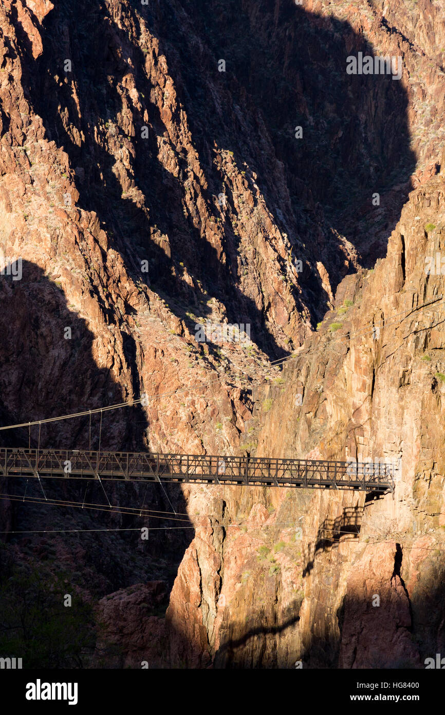 Le Pont Suspendu de noir dans les roches du socle de Vishnu le Grand Canyon. Le Parc National du Grand Canyon, Arizona Banque D'Images