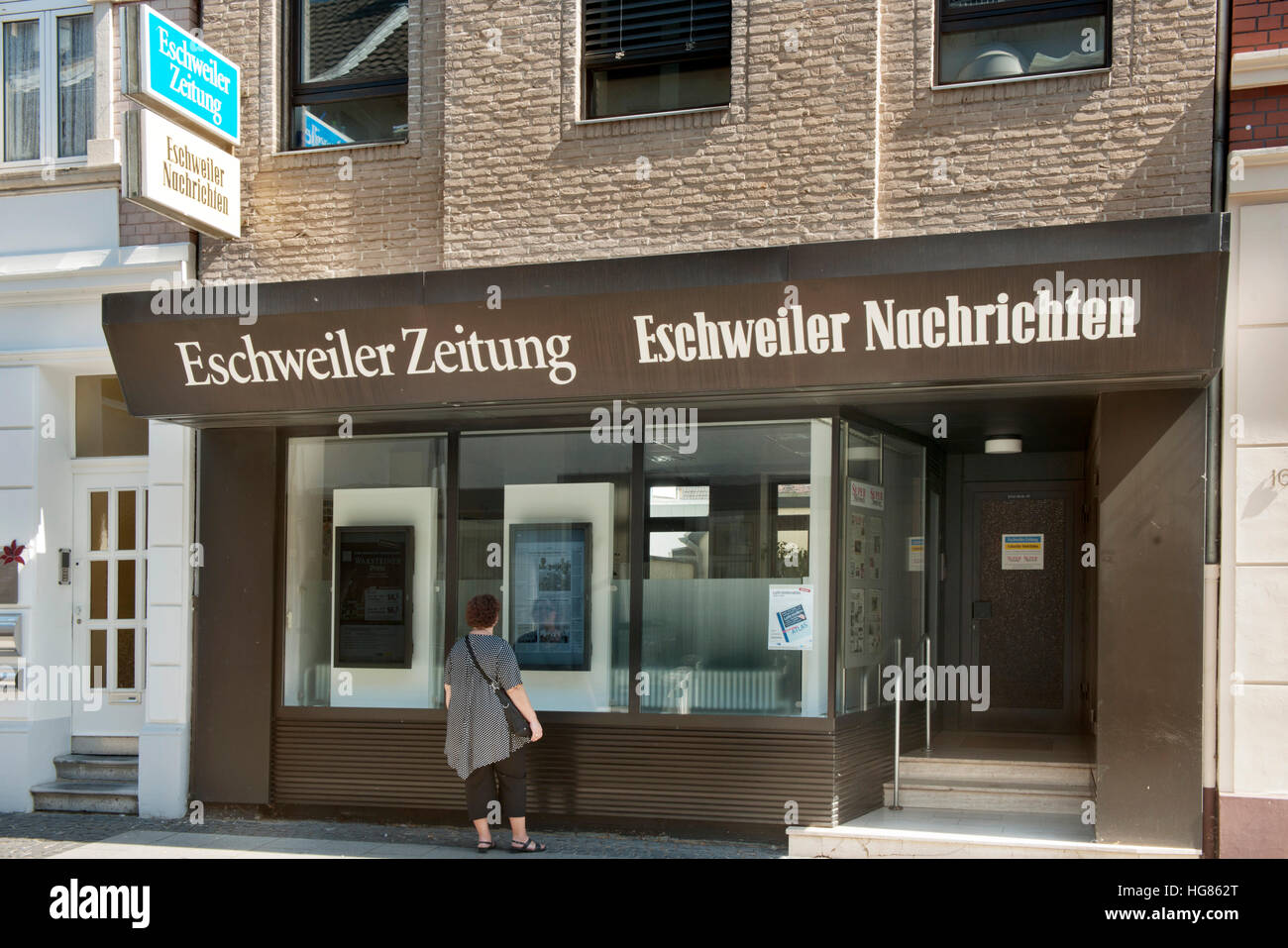 Deutschland, NRW, Städteregion Aachen, Eschweiler, Redaktion der Eschweiler Nachrichten in der Fußgängerzone Grabenstraße Banque D'Images