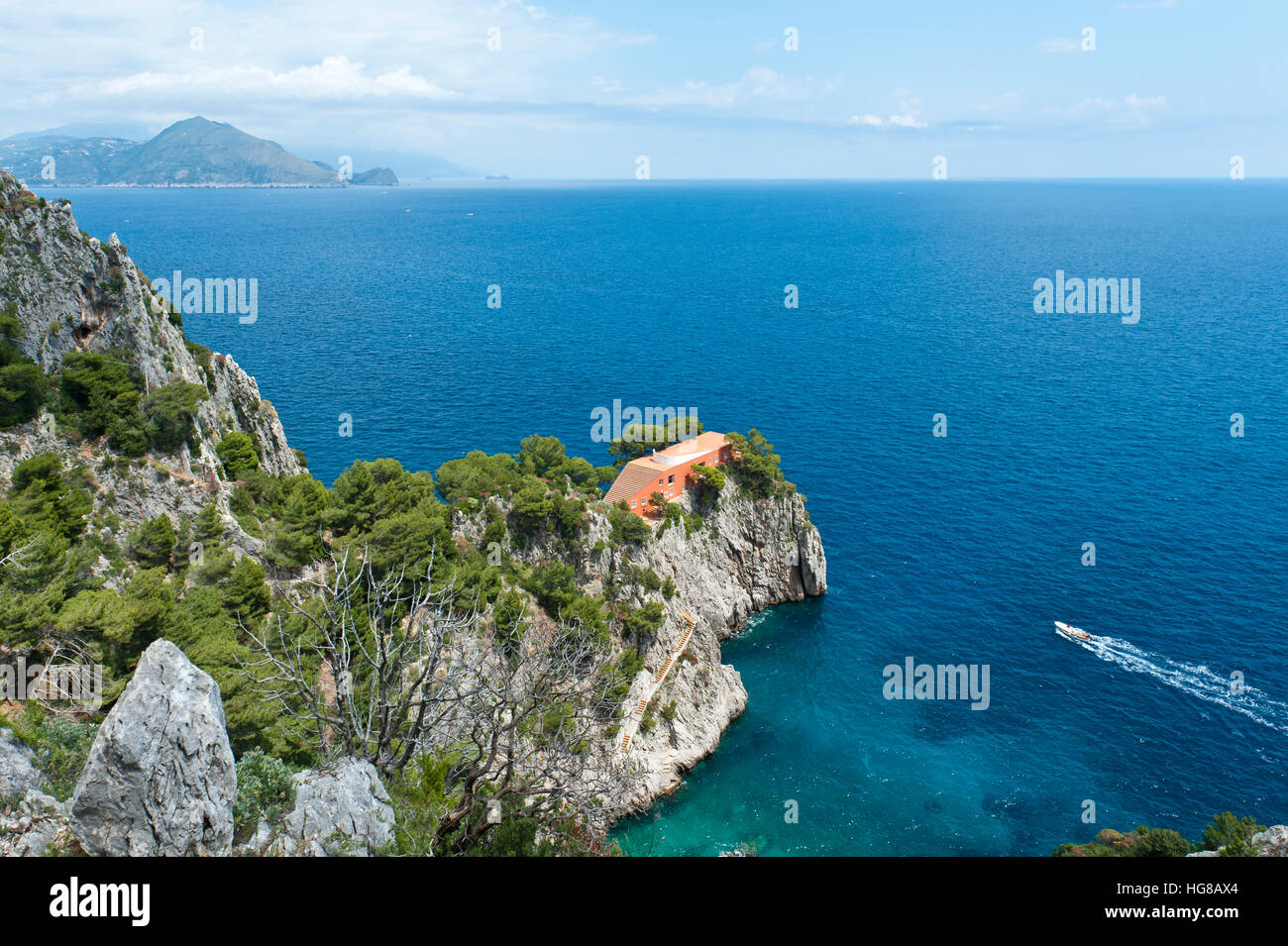 Vue de la côte et la mer avec Villa Malaparte, île de Capri, le golfe de Naples, Italie Banque D'Images