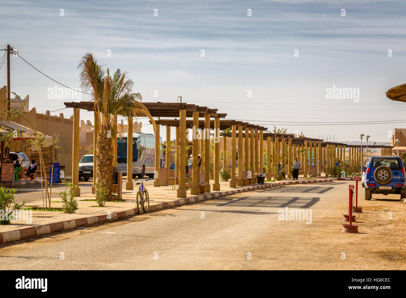 Éléments d'architecture typiquement berbère à Merzouga, Maroc Banque D'Images
