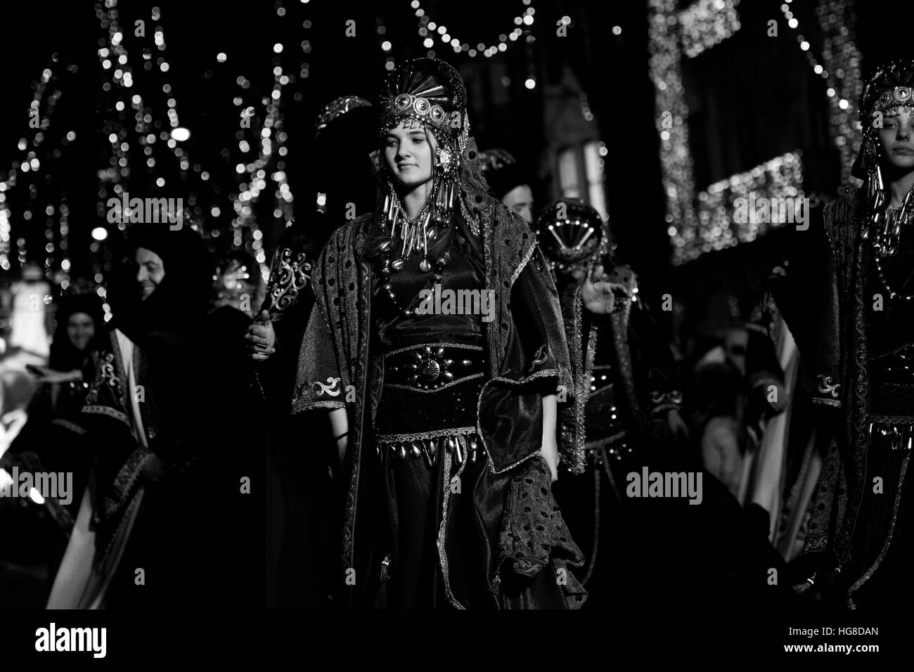 Bilbao, Espagne. 5 janvier, 2017. Une jeune femme déguisée lors de la traditionnelle Cavalcade des Rois Mages, un défilé traditionnel de trois rois dans la st Banque D'Images