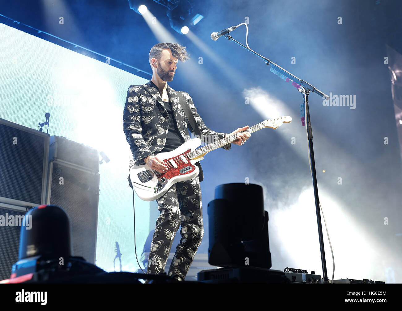 L'exécution de placebo à la Manchester Arena comprend : Placebo, Stefan Olsdal Où : Manchester, Royaume-Uni Quand : 05 déc 2016 Banque D'Images