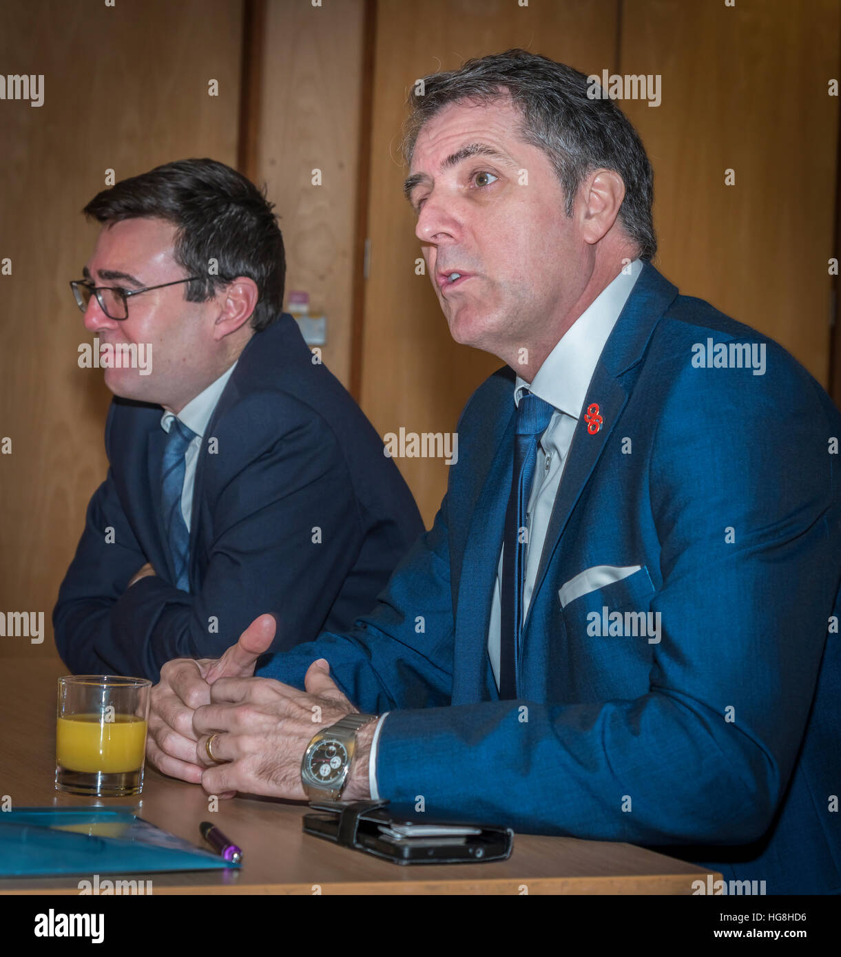 Metroplitain Maire de Liverpool Steve Rotherham député (à droite), Maire de Métro Manchester Andy Burnham ( à gauche ) Banque D'Images