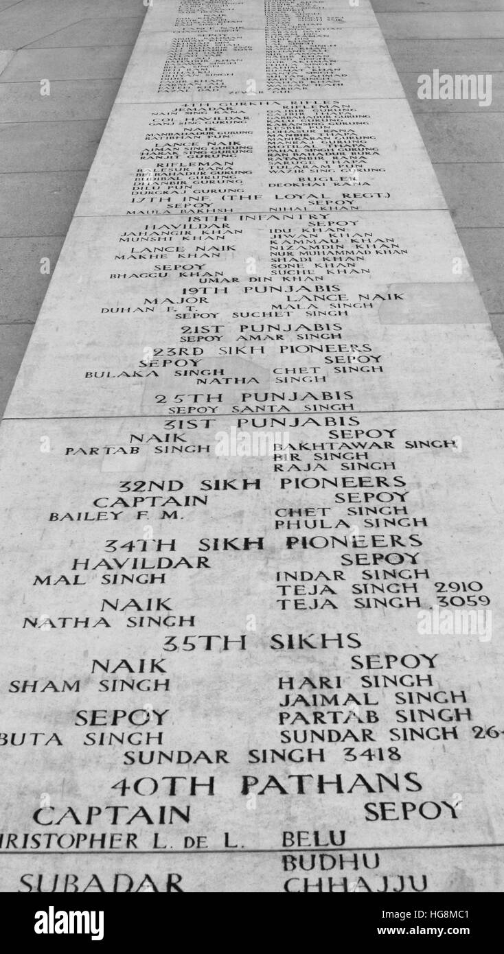 La Porte de Menin mémorial aux disparus est un monument de guerre à Ypres, Ypres, Belgique. Les noms sur cette photo sont des soldats sikhs. Banque D'Images