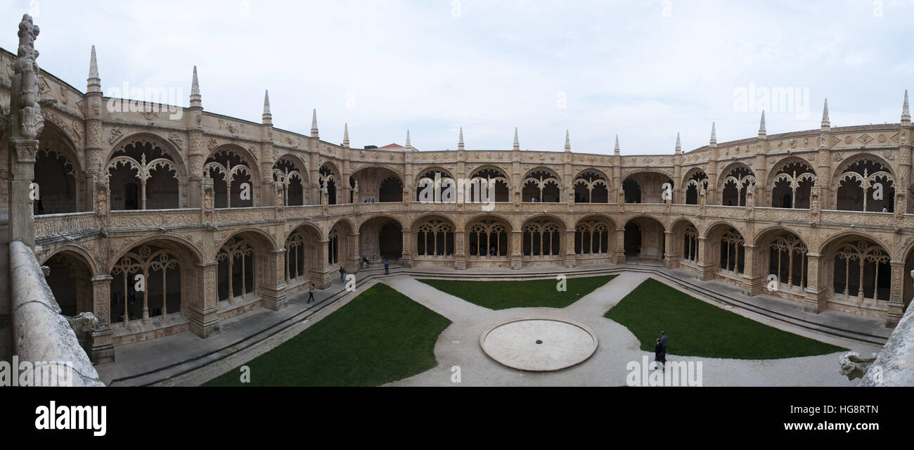 Portugal : le cloître de la monastère dos Jerónimos, construit de 1501 à 1601, un ancien monastère dans la paroisse de Belém, dans la municipalité de Lisbonne Banque D'Images