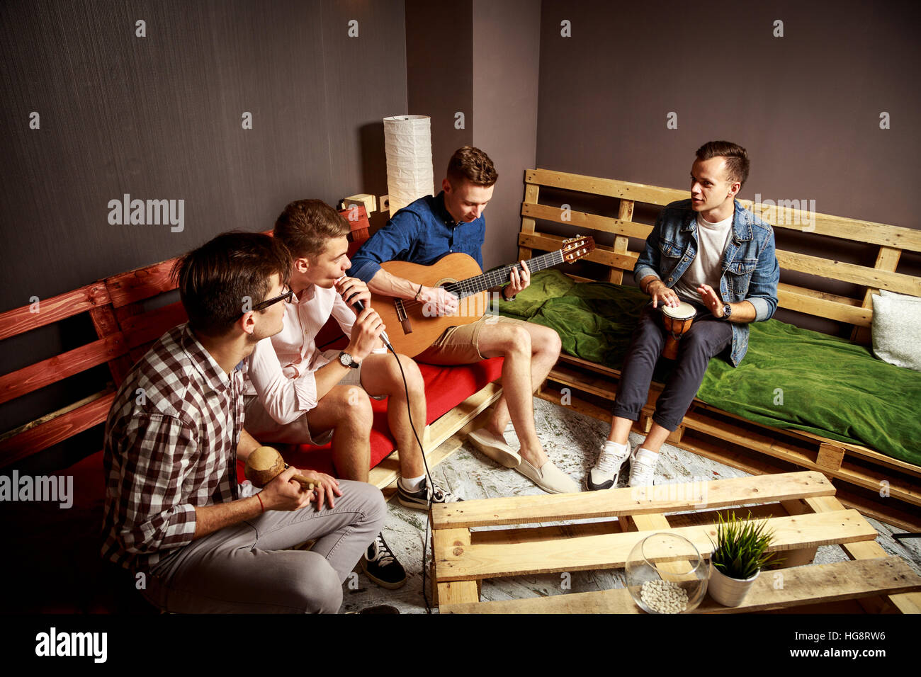 Groupe de quatre Banque de photographies et d’images à haute résolution