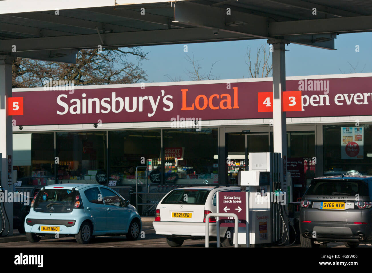 Service d'essence locale Sainsburys Parvis de la gare Banque D'Images