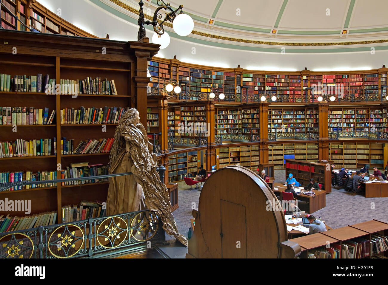 L'intérieur de la salle de lecture Picton Bibliothèque centrale de Liverpool. LIVERPOOL UK Banque D'Images