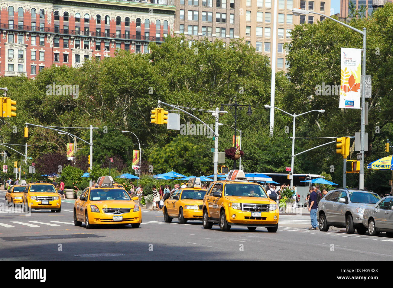 Les taxis jaunes dans le centre de Manhattan, New York City, United States. Banque D'Images