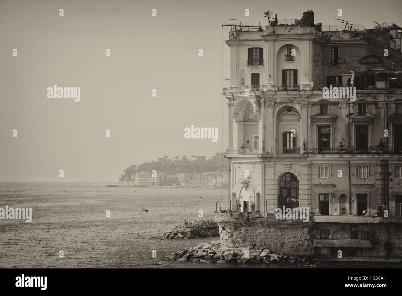 Naples, Italie, panorama, bay. Palazzo Donn'Anna Banque D'Images