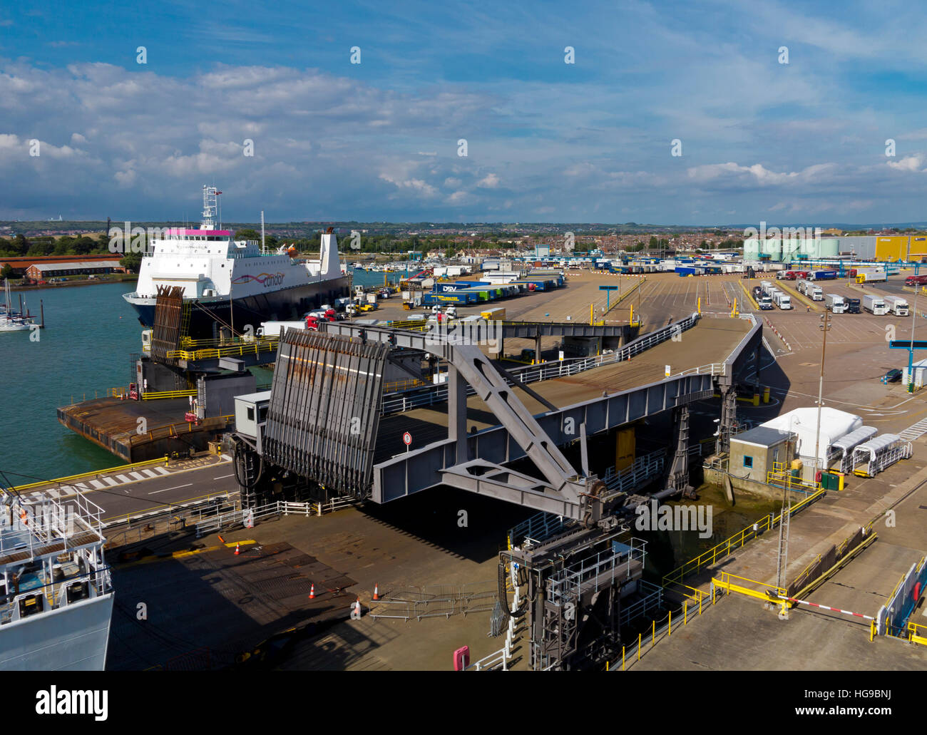 Condor Ferries ferry fret accosté au terminal de fret du port de Portsmouth dans le Hampshire England UK Banque D'Images