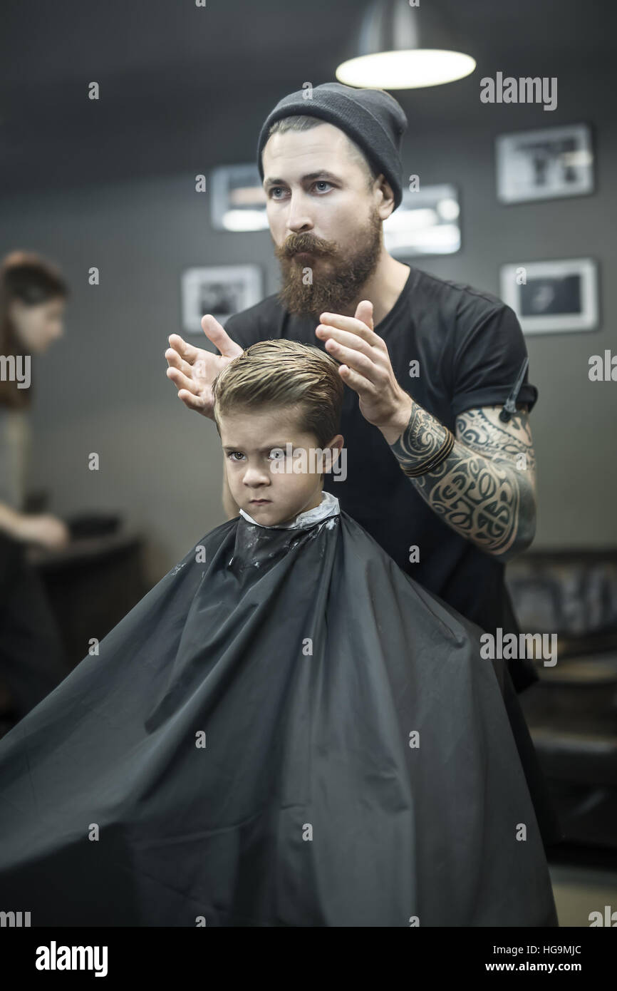 Barber Shop de l'enfant image stock. Image du véhicule - 34694541