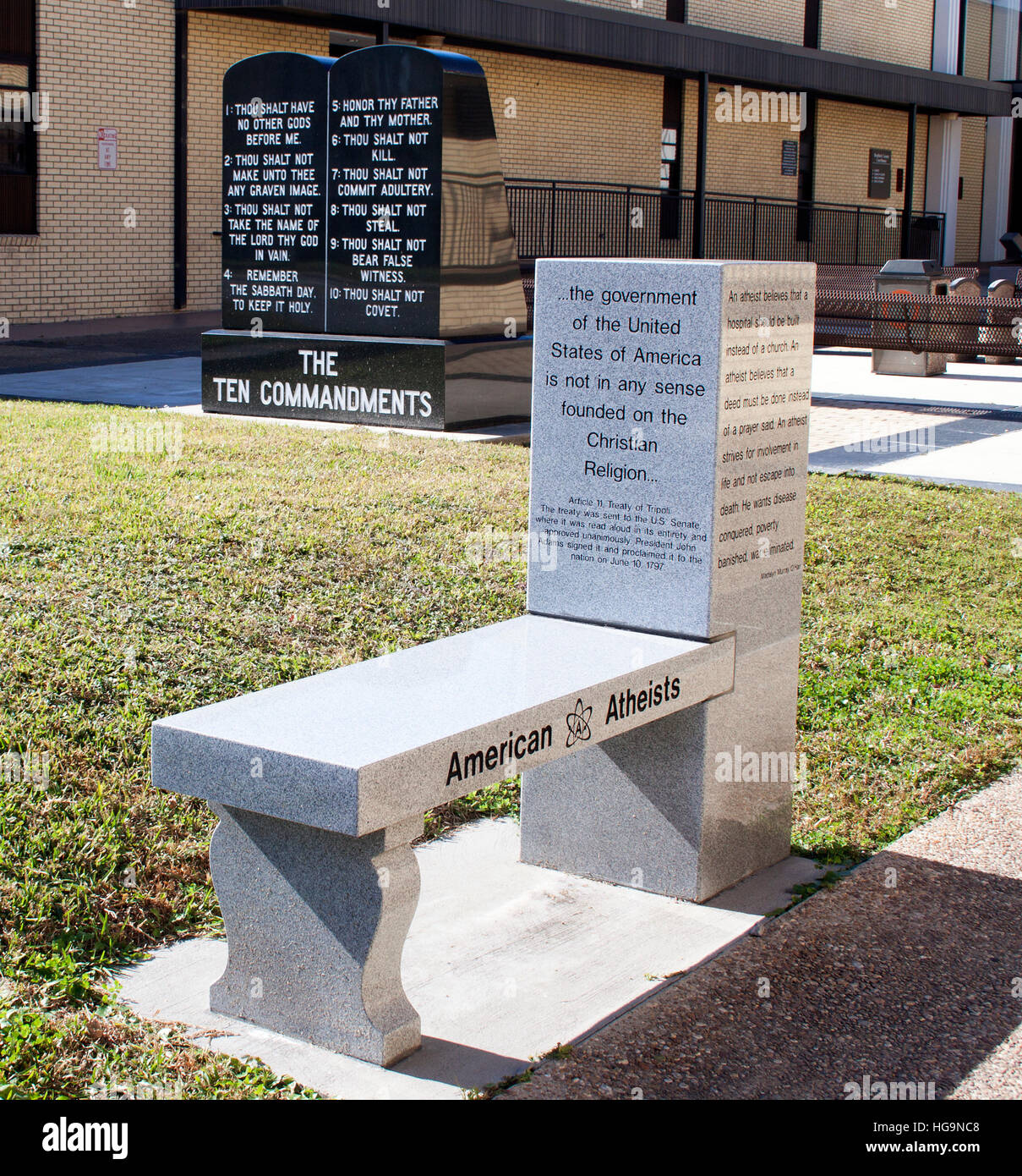 Banc de monument des athées américains à Starke, Floride - premier monument athée sur la propriété du gouvernement américain, suscitant le débat national. Banque D'Images