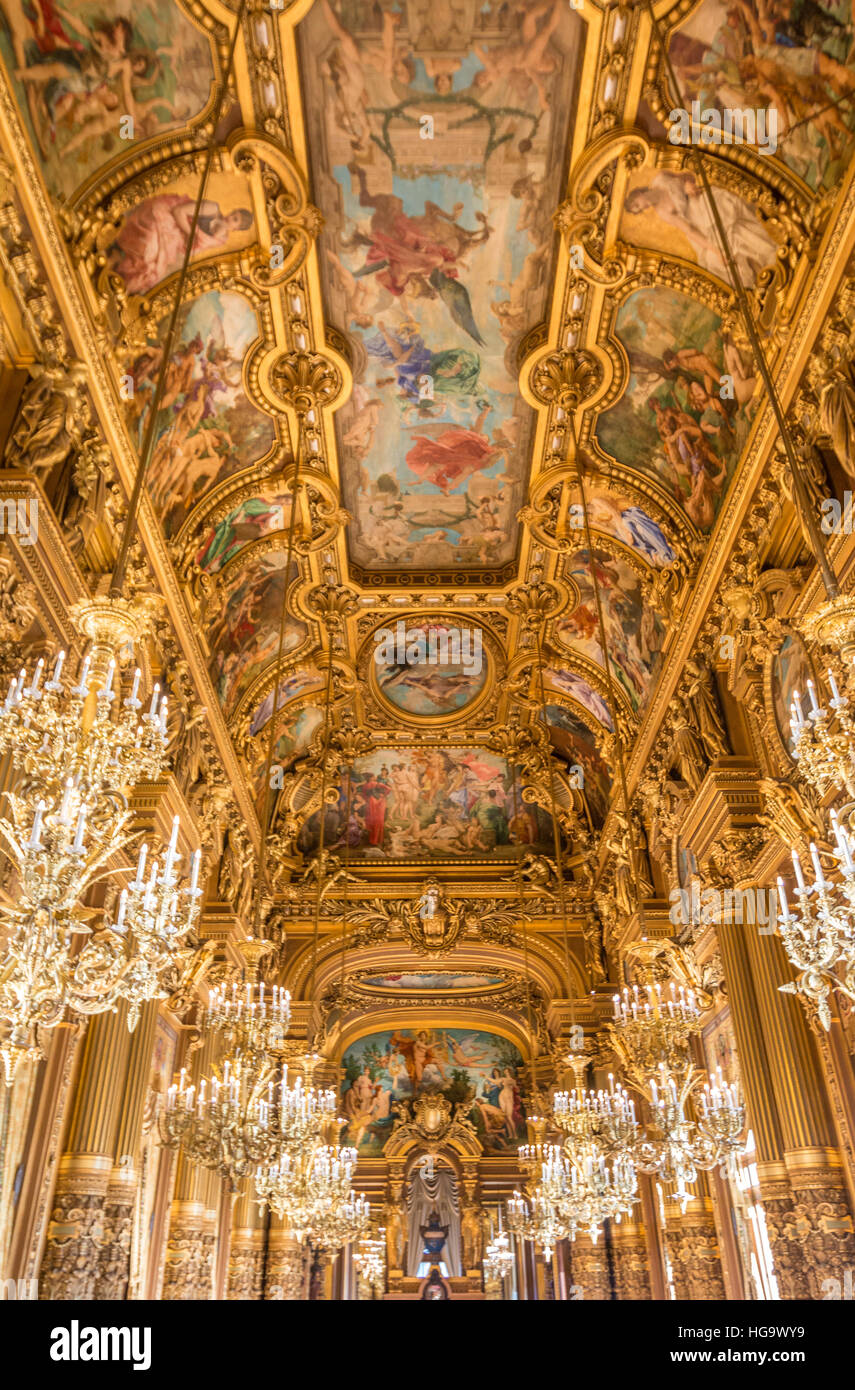 L'intérieur du plafond de l'Opéra de Paris en France Banque D'Images