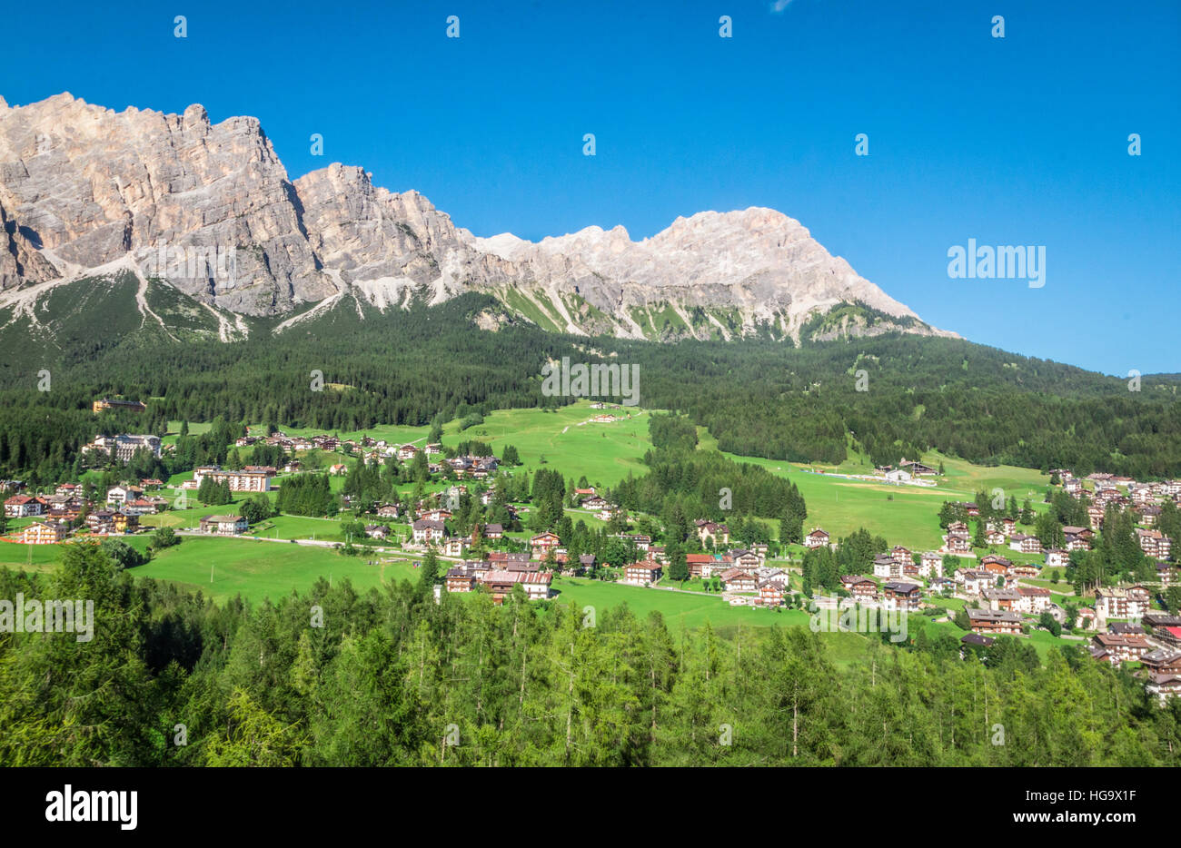 Cortina d'Ampezzo dans les Alpes italiennes Banque D'Images