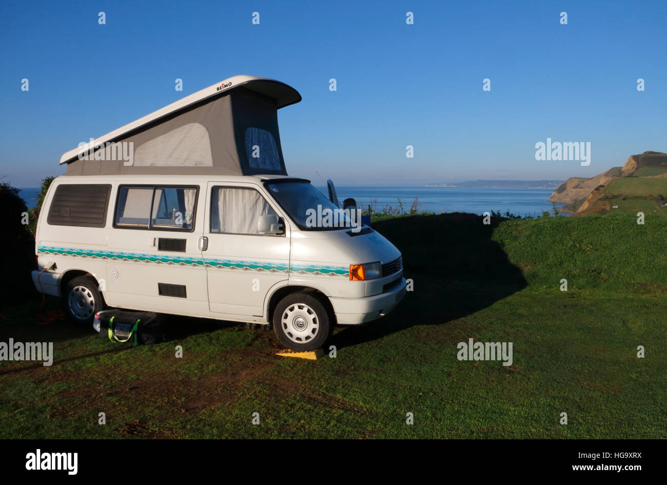 Une Volkswagen T4 Transporter le camping-car dans un camping dans le Dorset, Angleterre Banque D'Images