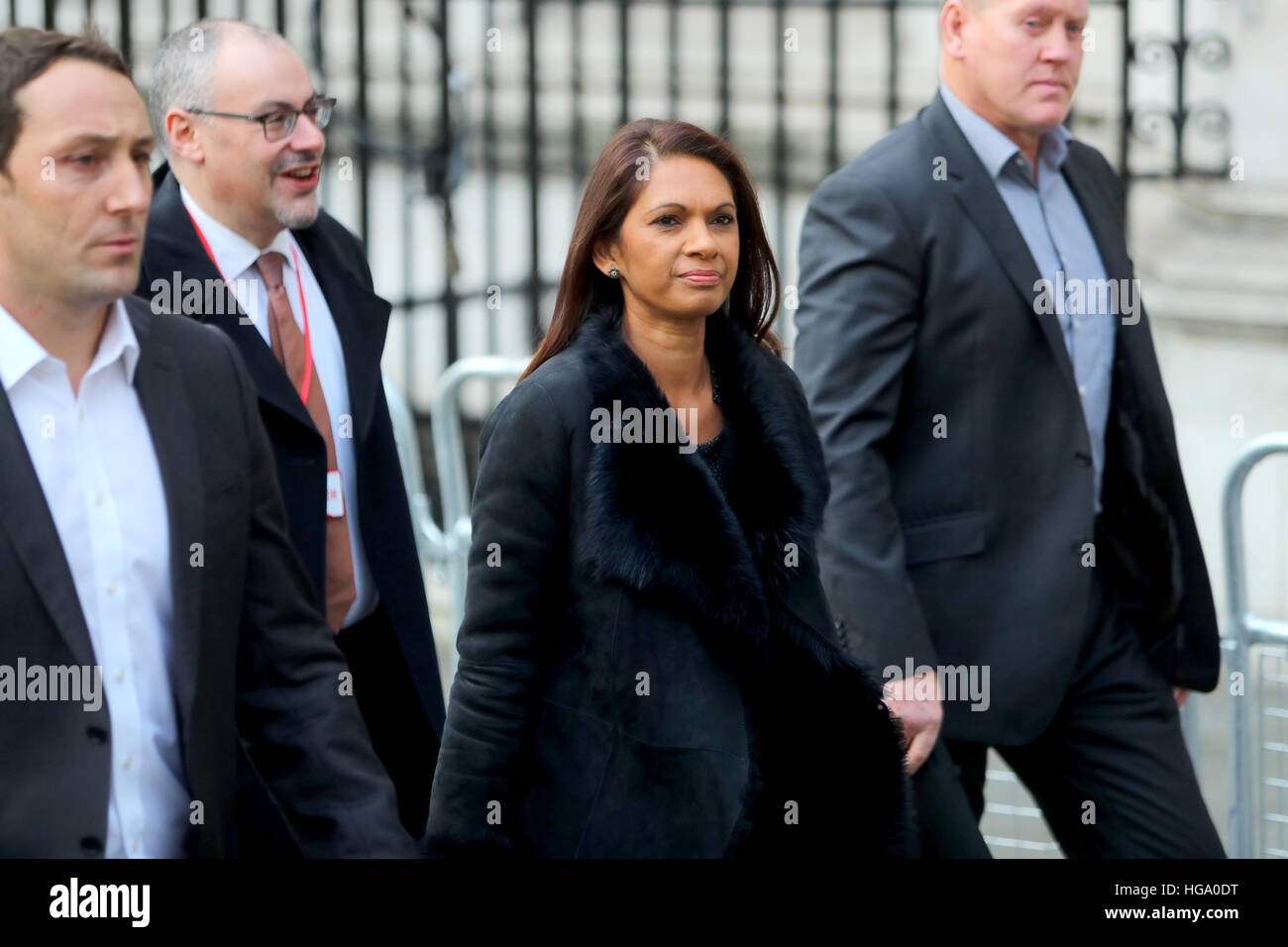 Businesswoman Gina Miller arrive à la Cour suprême, à Londres, dans la perspective de la deuxième journée de l'audience relative à la question de savoir si le consentement du Parlement est requis avant l'Brexit est lancée. Avec : Gina Miller Où : London, Royaume-Uni Quand : 06 déc 2 Banque D'Images