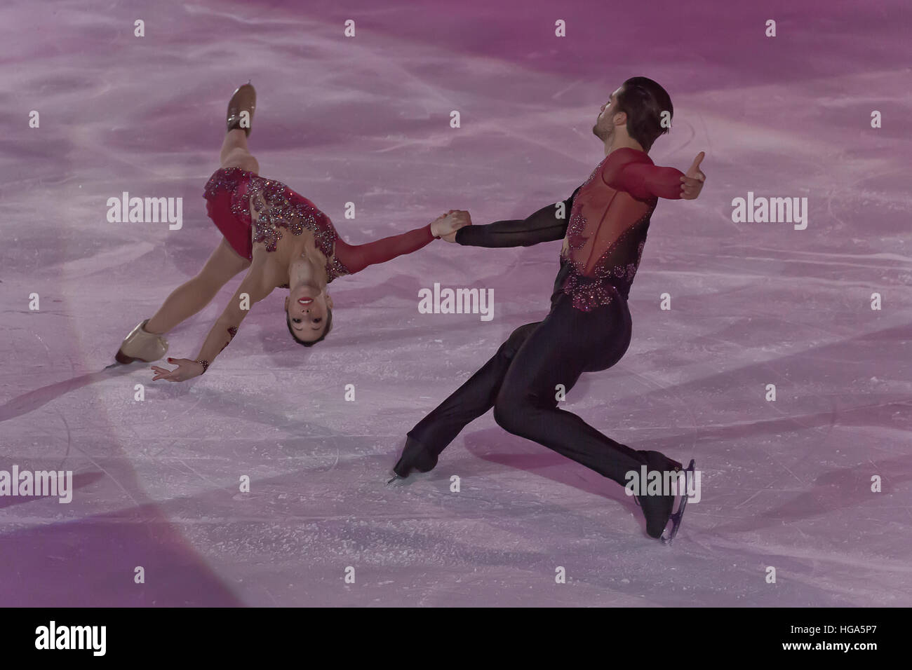 Patinage sur glace des champions de l'Italienne Nicole Della Monica & Matteo Guarise Banque D'Images