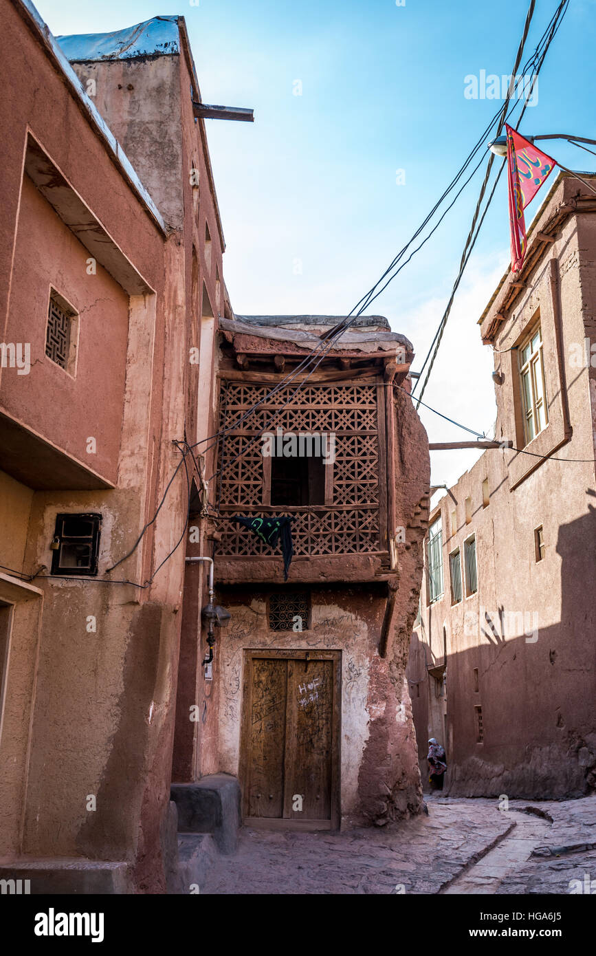 Ruelle de village Abyaneh rouge célèbre dans le comté de Natanz, Ispahan Province, l'Iran Banque D'Images