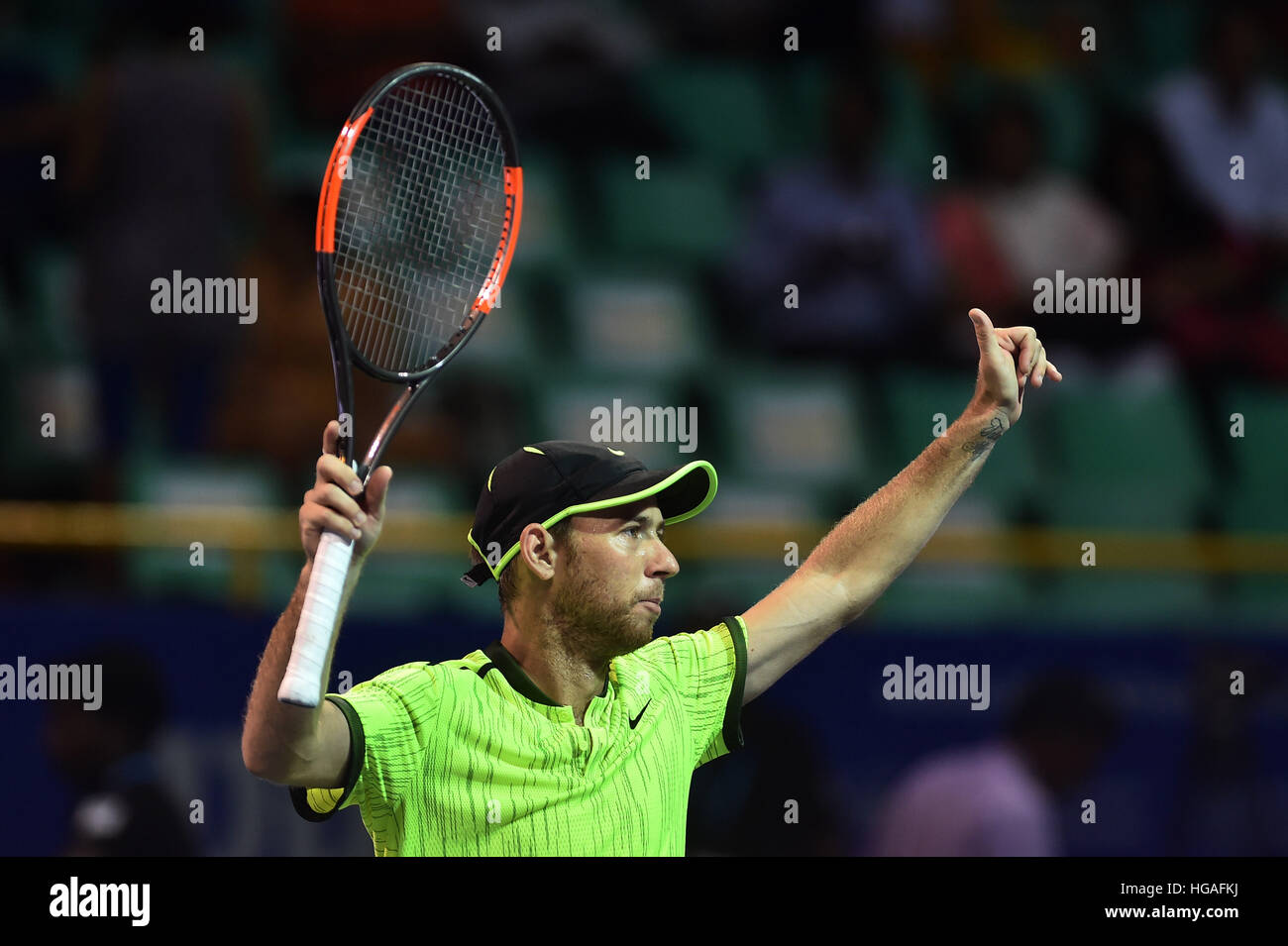 Chennai, Inde. 6 janvier, 2017. Dudi Sela d'Israël célèbre après avoir gagner le match de quart de finale contre A. Ramos-Vinolas de l'Espagne pour l'ATP Chennai Open 2017 à Chennai le 6 jan 2017. Le Sela bat Ramos (7-5, 6-4). © RS KUMAR KUMAR/Alamy Live News Banque D'Images