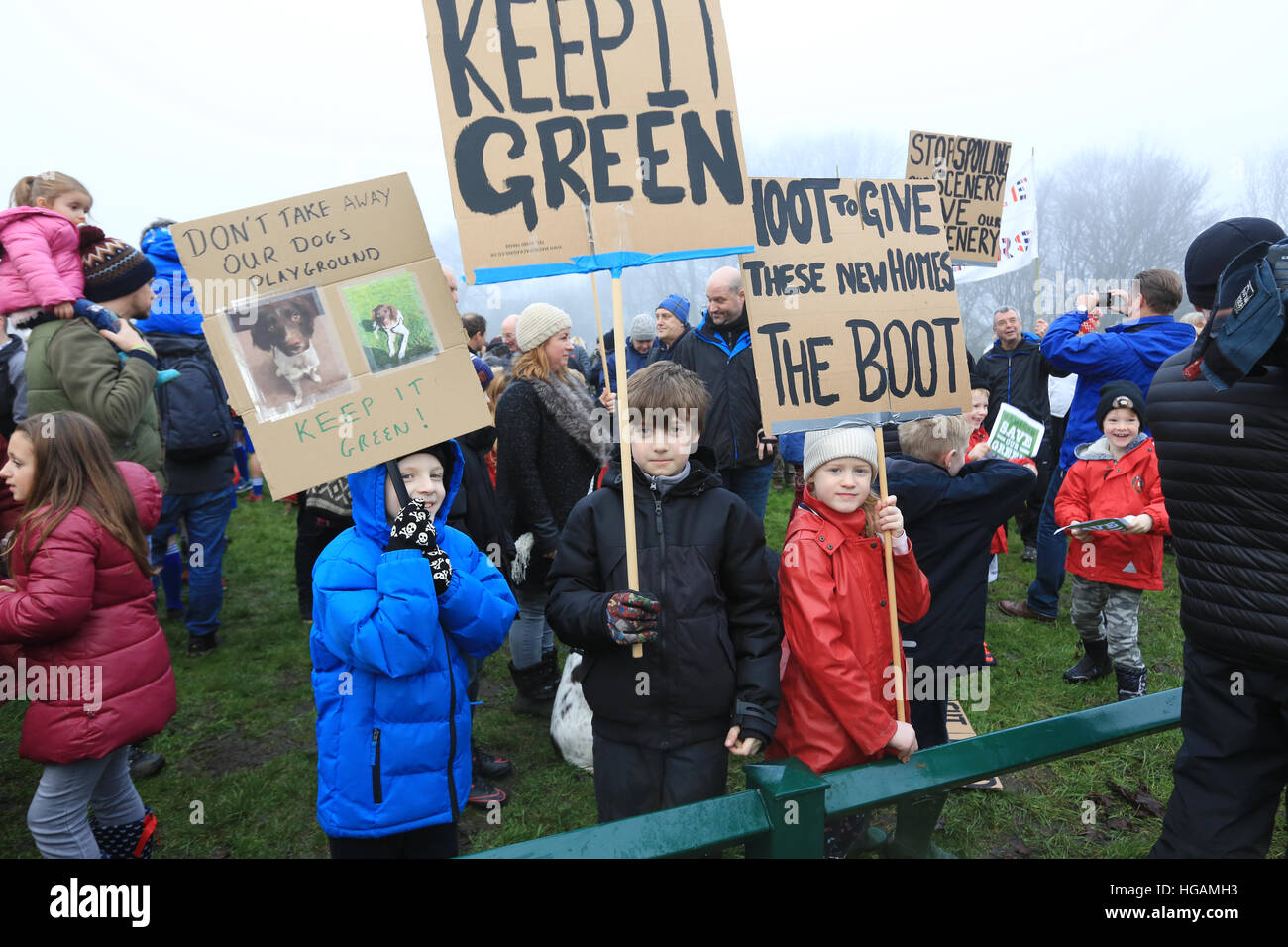 Rochdale, Lancashire, Royaume-Uni. 7 janvier, 2017. Les enfants inscrivez-vous protester contre le projet de construire des maisons sur ceinture verte de Bamford, Rochdale, 7 janvier 2017 © Barbara Cook/Alamy Live News Banque D'Images