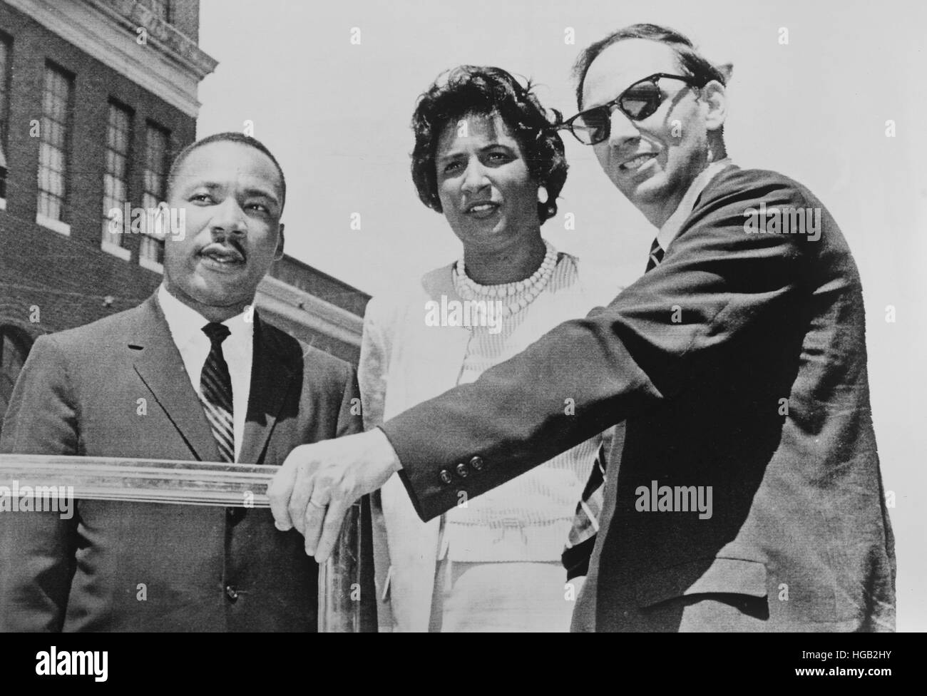 Pasteur Martin Luther King (à gauche), et d'avocats Mme Constance Motley et William Kunstler. Banque D'Images